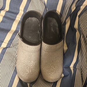 Sanita Silver Patterned Clogs